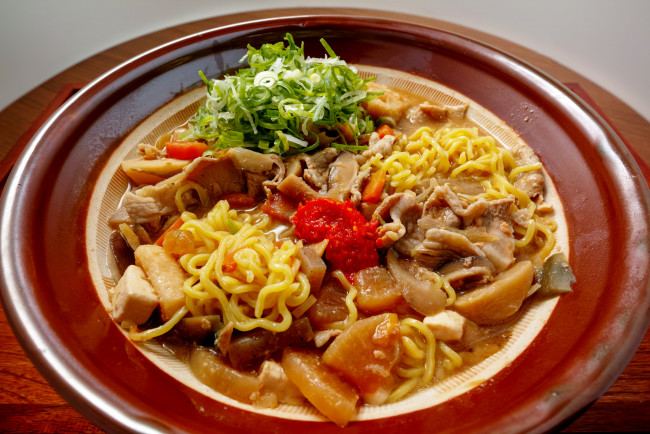 Обои картинки фото еда, вторые блюда, зелень, макароны, мясо