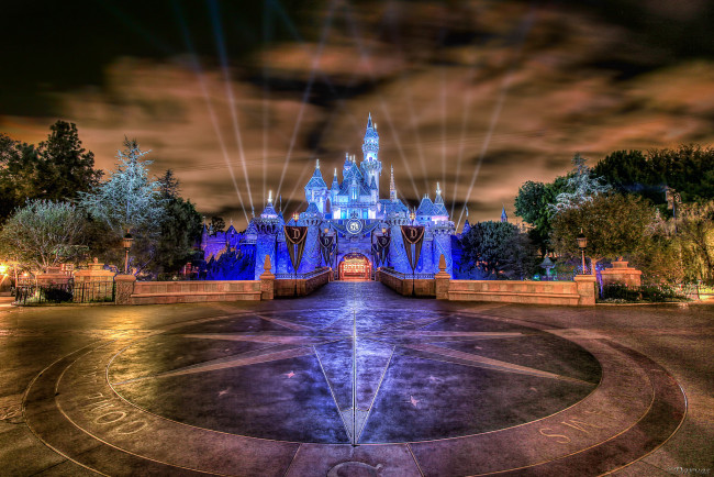 Обои картинки фото города, диснейленд, площадь, замок