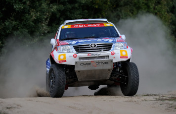 Картинка toyota+hilux+rally+car+2012 спорт авторалли toyota hilux rally car 2012