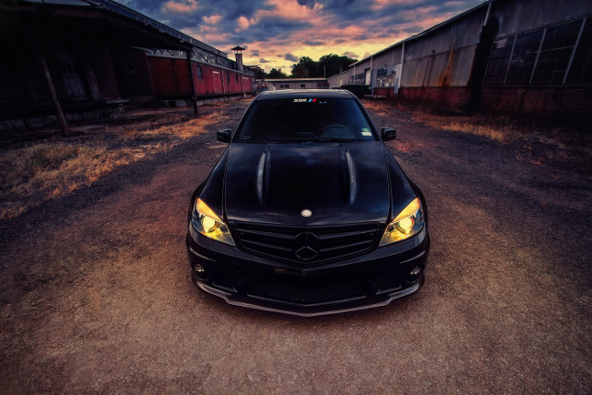 Обои картинки фото mercedes-benz c63 amg black sedan 2011, автомобили, mercedes-benz, 2011, amg, black, sedan, c63