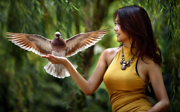 Картинка девушки -unsort+ брюнетки темноволосые голубь улыбка колье