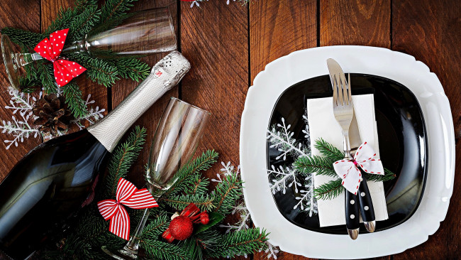 Обои картинки фото праздничные, - разное , новый год, шампанское, украшение, приборы