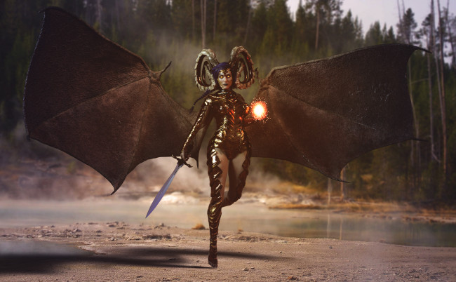 Обои картинки фото 3д графика, существа , creatures, девушка, фон, взгляд, униформа, меч, крылья, рога