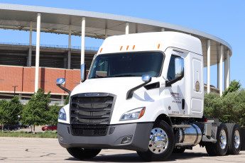 Картинка автомобили freightliner