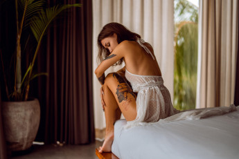 Картинка black+mango девушки -+брюнетки +шатенки девушка женщина шатенка темноволосая сексуальная модель звезда позирует разная обувь верхняя стильная одежда нижнее эротическое бельё трусы лифчик колготки чулки аксессуары макияж и множество элементов на фотографии