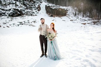 Картинка разное мужчина+женщина пара букет снег скала