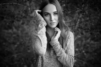 Картинка девушка+-+girl девушки -+черно-белые девушка женщина шатенка темноволосая сексуальная модель звезда позирует разная обувь верхняя стильная одежда нижнее эротическое бельё трусы лифчик колготки чулки аксессуары макияж и множество элементов на фотографии