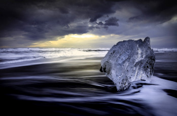 обоя природа, моря, океаны, море, тучи, берег, льдина