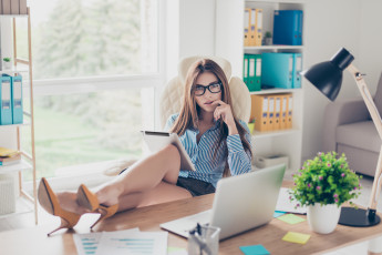 Картинка красивая+девушка девушки -+брюнетки +шатенки девушка женщина шатенка темноволосая сексуальная модель звезда позирует попа грудь ножки разная обувь верхняя стильная одежда нижнее эротическое бельё трусы лифчик колготки чулки аксессуары макияж и множество элементов на фотографии