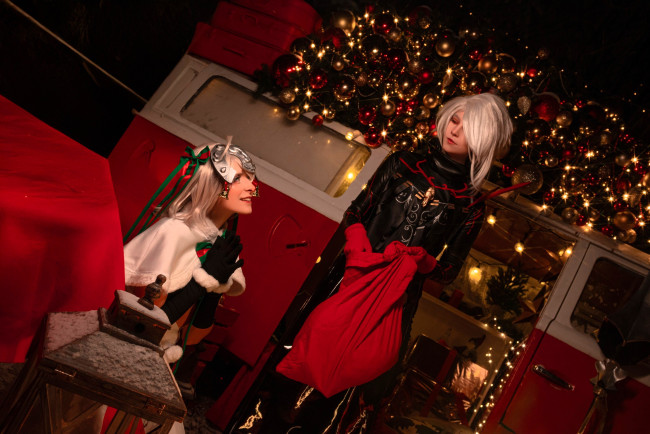 Обои картинки фото девушки, mari aisu, образы, косплей, наряды, костюмы, новый, год, украшения, мешок