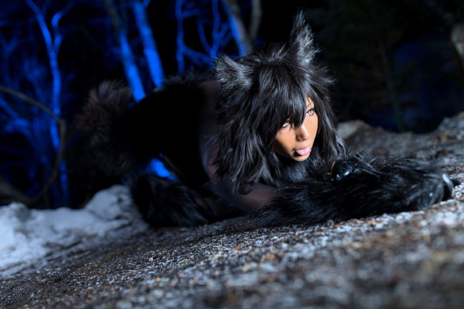 Обои картинки фото девушки, nonsummerjack, образ, косплей, костюм, наряд, мех, лапы, снег, деревья