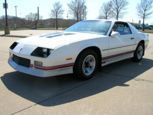 Картинка camaro iroc z28 автомобили выставки уличные фото