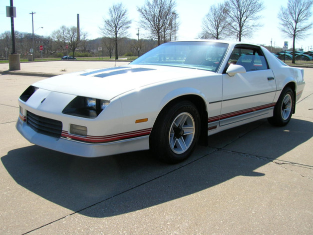 Обои картинки фото camaro, iroc, z28, автомобили, выставки, уличные, фото