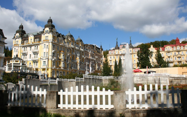 Обои картинки фото города, прага, Чехия, девушка, парень, небо, облака, самолет, листья, трава, блондинка, вода, автомобиль, полет, арт