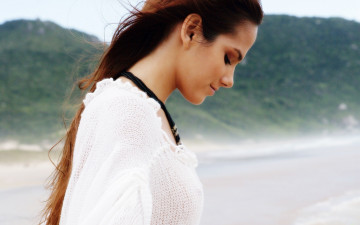 Картинка Roberta+Murgo девушки вязаная кофта