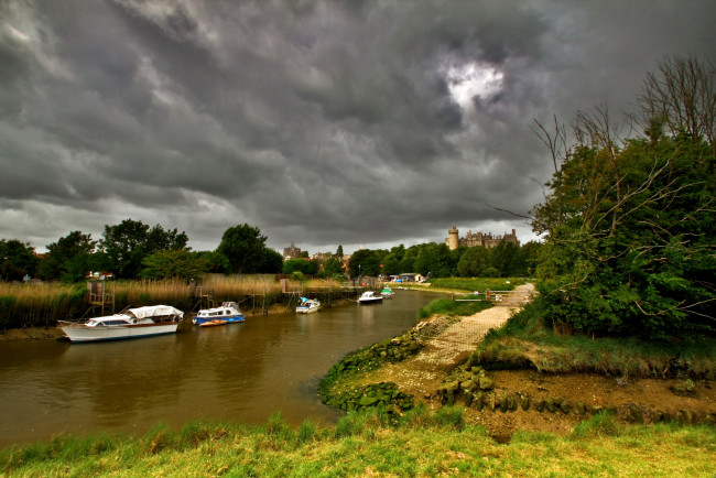 Обои картинки фото природа, пейзажи, вечер, берег, вода, тучи, река