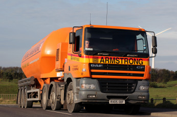 обоя daf, автомобили, daf , выставка, улица, тягачи, седельные, шасси, автобусы, нидерланды, nv, trucks