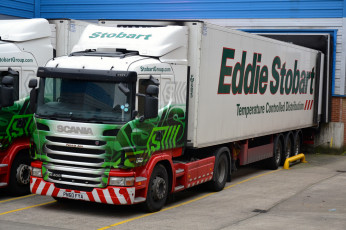 Картинка scania автомобили scania+ выставка улица судовые ab швеция грузовые дизельные двигатели автобусы