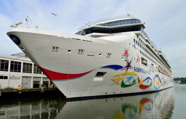 Обои картинки фото norwegian star, корабли, лайнеры, судно, круизное, порт