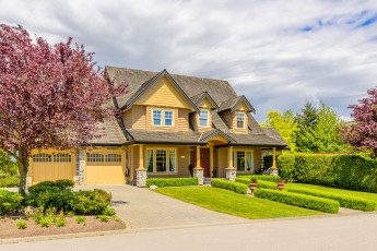 Картинка города -+здания +дома ландшафт улица дом особняк деревья газон