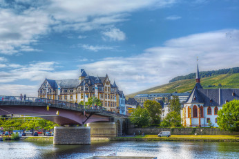 Картинка германия+бернкастель-кус города -+улицы +площади +набережные мост река кирха дома бернкастель-кус германия