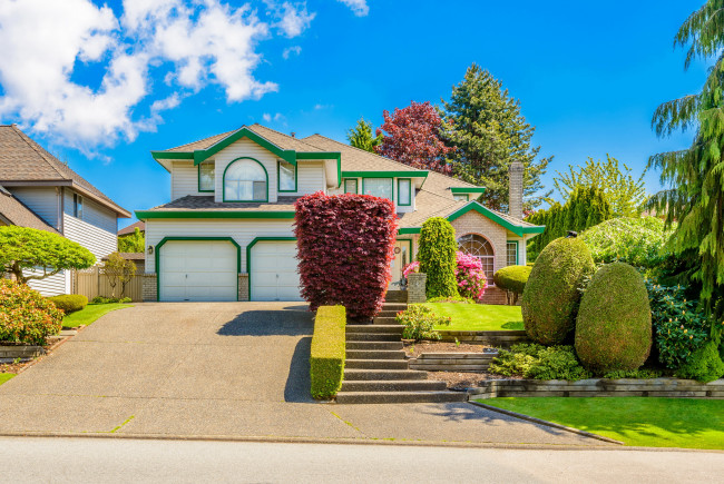 Обои картинки фото города, - здания,  дома, газон, ландшафт, улица, деревья, особняк, дом