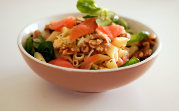 Картинка еда салаты +закуски макароны лосось базилик орехи