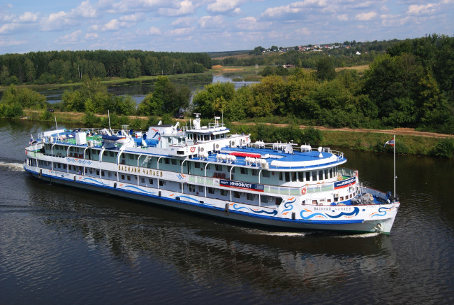 Обои картинки фото василий Чапаев, корабли, теплоходы, россия, волга, река, теплоход, василий, Чапаев, круиз
