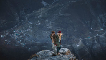 Картинка разное мужчина+женщина пара скалы вершина