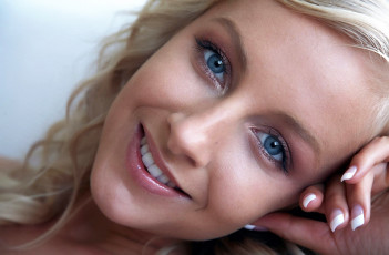 Картинка девушки lucy+nova блондинка лицо