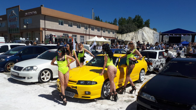 Обои картинки фото автомобили, -авто с девушками, красотки