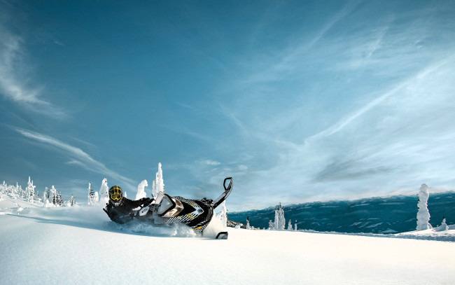 Обои картинки фото спорт, экстрим, небо, облака, снег, зима, горы, снегоход