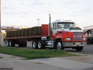 Картинка автомобили mack