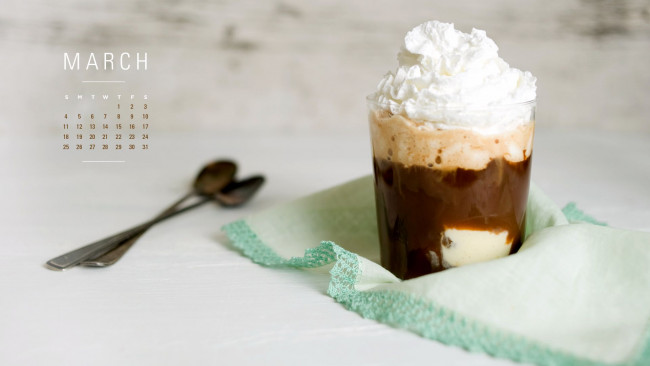 Обои картинки фото календари, еда, стакан, капучино, крем, ложки