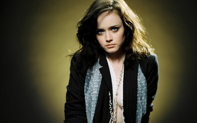 Обои картинки фото Alexis Bledel, девушки, , , цепочка, шарфик