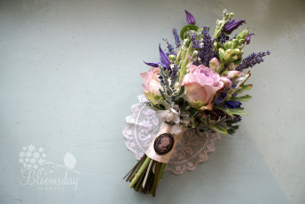 Картинка цветы букеты композиции камея левкой розы лаванда