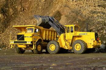 Картинка техника строительная самосвал volvo