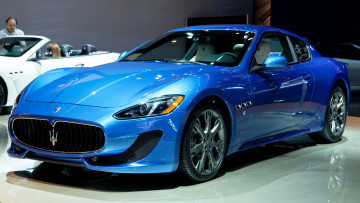 Картинка maserati granturismo автомобили выставки уличные фото эксклюзивные спортивные италия