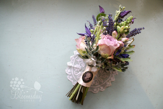 Обои картинки фото цветы, букеты, композиции, камея, левкой, розы, лаванда