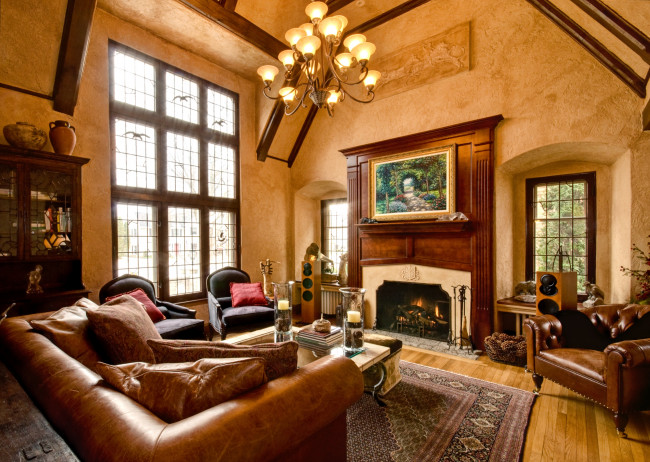 Обои картинки фото интерьер, гостиная, камин, диван, картина, люстра