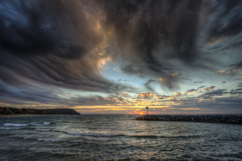 Картинка природа моря океаны горизонт океан заря тучи