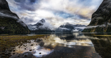 Картинка природа реки озера отмель озеро горы туман галька