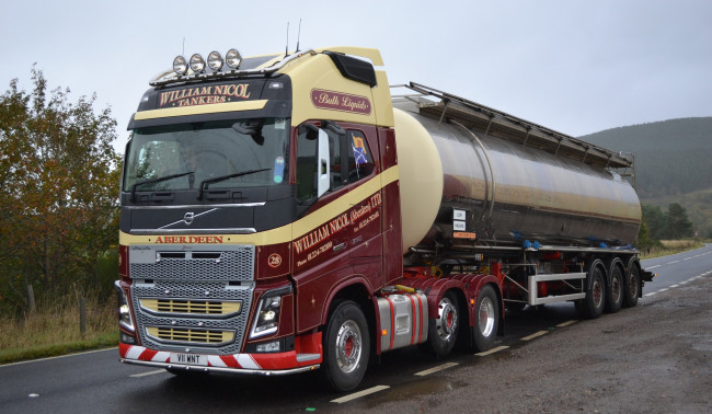 Обои картинки фото volvo fh16, автомобили, scania , выставка, улица, грузовые, швеция, легковые, aktiebolaget, volvo