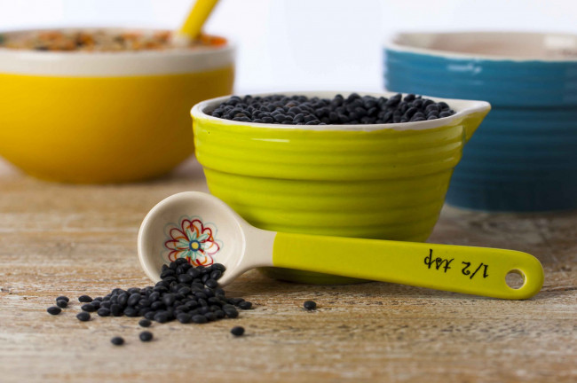 Обои картинки фото еда, крупы,  зерно,  специи,  семечки, крупа, ложка, пиала