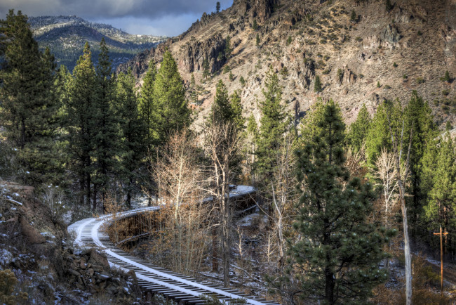 Обои картинки фото природа, дороги, дорога, лес, тучи, горы