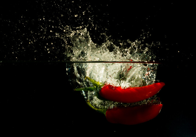 Обои картинки фото еда, перец, вода, пузыри