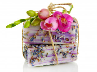 Картинка разное косметические+средства +духи мыло фрезии