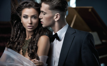 Картинка разное мужчина+женщина девушка парень взгляд поцелуй ветер монисто пиджак