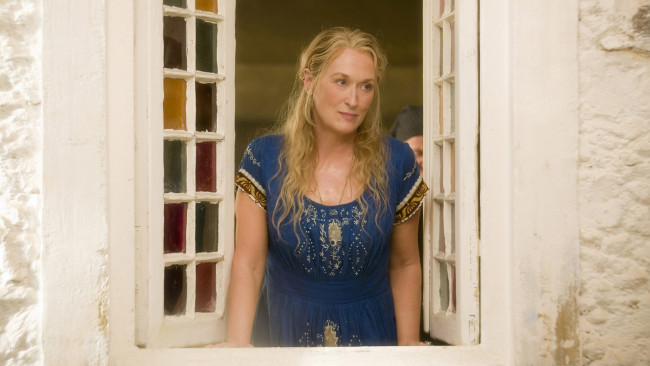 Обои картинки фото mamma mia, кино фильмы, девушка, взгляд, фон
