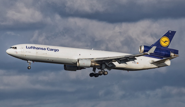 Обои картинки фото mcdonnell douglas md-11, авиация, грузовые самолёты, авиалайнер